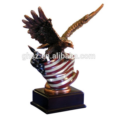 Custom trade assurance resin american eagle flag sculpture award trophy