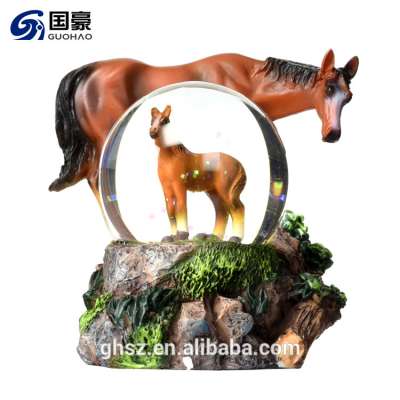 Animals are realistic and lovely materials Horse snow globes